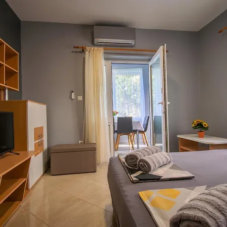 Hudovernik Apartment *