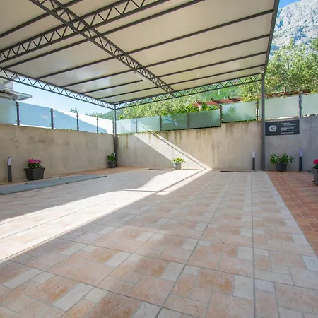 Hudovernik Apartment Baska Voda