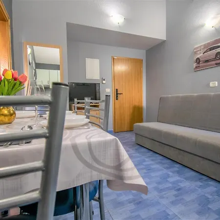 Hudovernik Apartment *