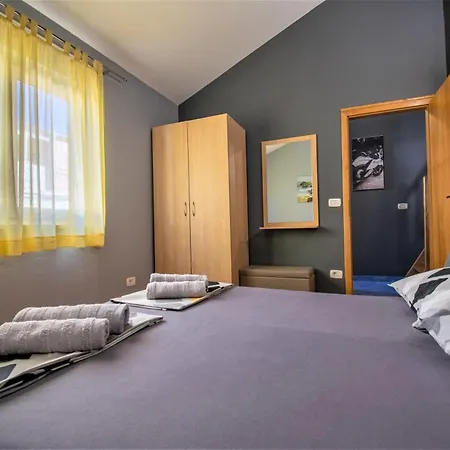 Apartment Hudovernik *