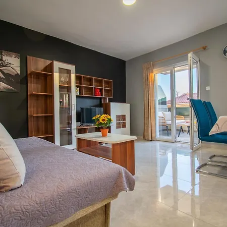 Hudovernik Apartment *